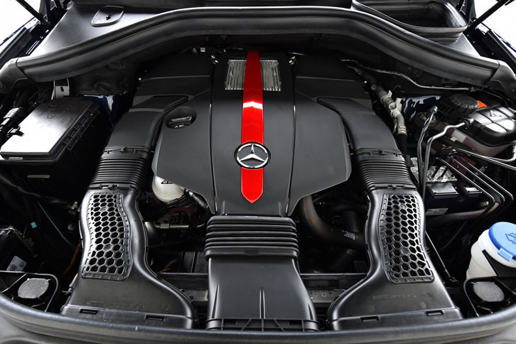 3リッターV6ツインターボエンジンは367psと53.0kgmを発する。JC08モード燃費は10.0km/リッター。