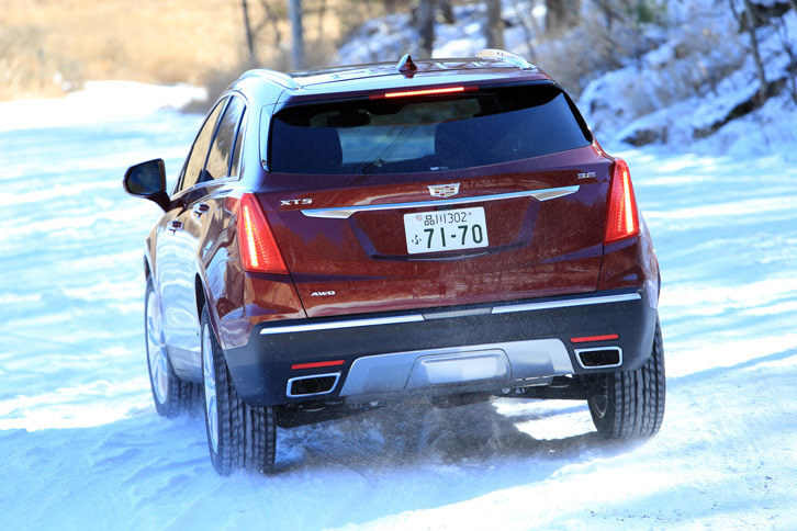 厳しい環境でもドライバビリティーと快適性を損なわないことにこそ、プレミアムSUVとしてのこのクルマの実力が表れている。