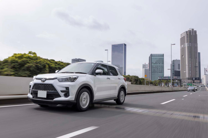 高速道路では直進安定性の高さが際立っていた。こうした速度域でもノイズはきちんと抑制されている。