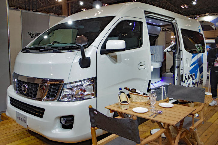 日産NV350キャラバン リチウムイオンバッテリー搭載 グランピングカー