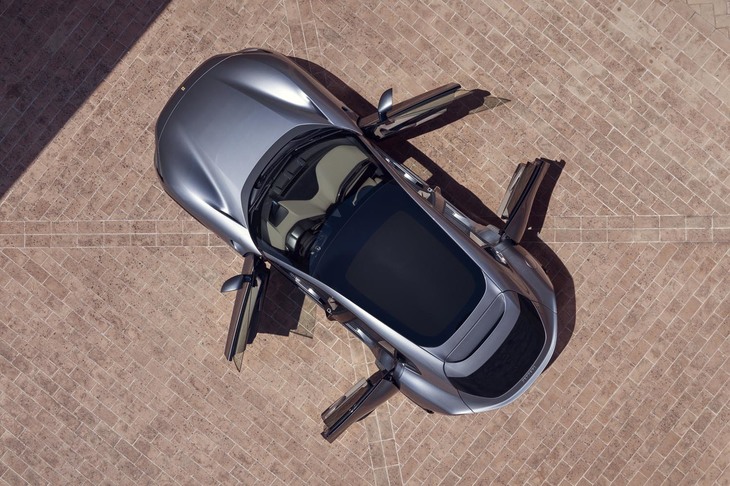 フロントドアの開度は63度。リアドアのほうが最大79度と、大きく開く。