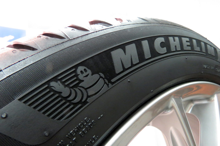 ベルベット加工の「プレミアムタッチデザイン」。