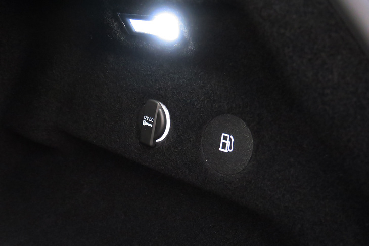 フェラーリ・プロサングエ（ラゲッジスペース）