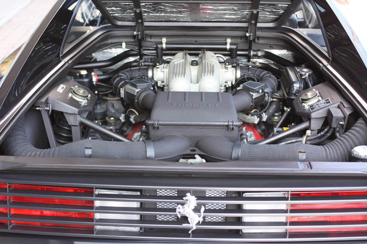 後期型（94年式）の「348GTS」はフロントだけでなくリアのサスペンションも、公道レベルでは何の問題もなかった。