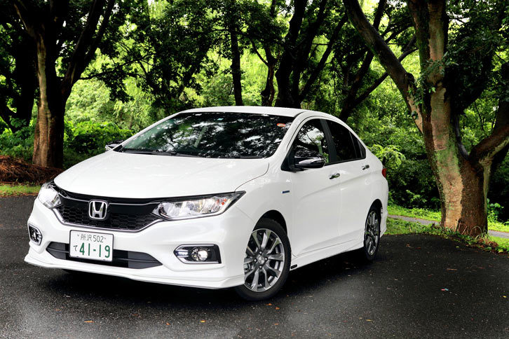 コンパクトセダンの「グレイス」にモデューロの用品を設定することについて、当初はホンダアクセスの社内でも賛否両論があったというが、「グレイスを選ばれるお客さまには、クルマにこだわりのある人が多いはず」という判断により、用品の開発が進められることとなったという。