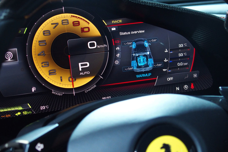 フェラーリ296GTB（メーターパネル）