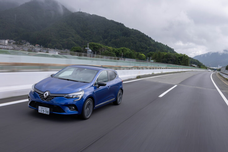 高速走行はエンジンが主体で、必要に応じてモーターが駆動をアシスト。高効率かつ力強い走りを実現している。