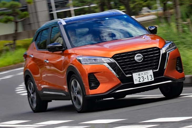 「日産キックス」の最小回転半径は5.1m。コンパクトSUVクラスではトップレベルの小回り性を誇る。