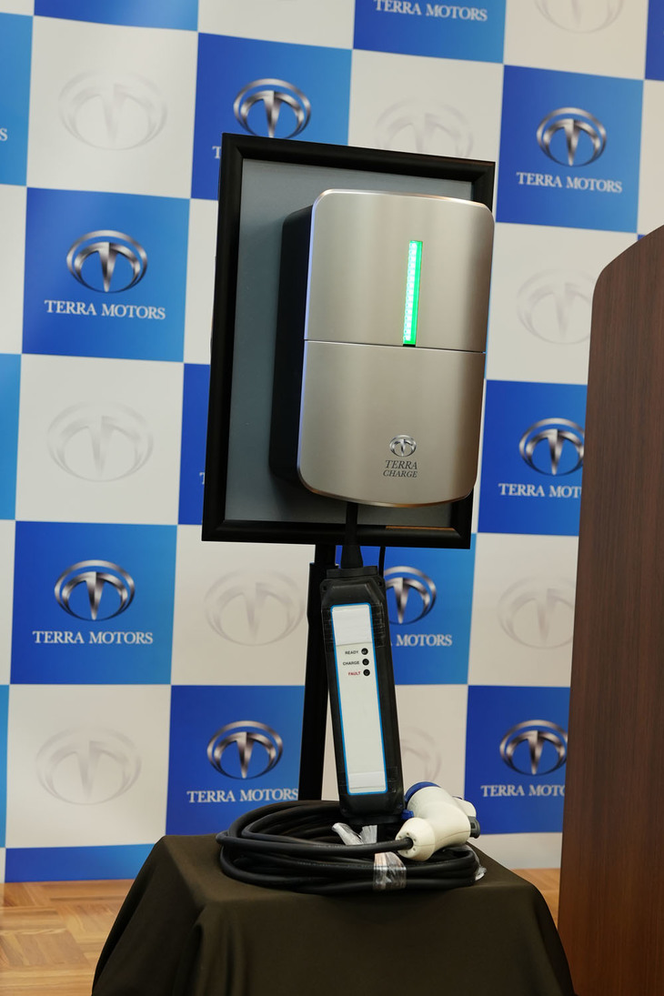 テラチャージのスマートソケット。ケーブルは付属せず、ユーザー自身のものを使うことになる。