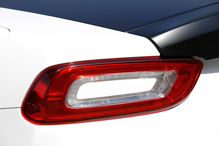 アバルト124スパイダー（リアコンビランプ）