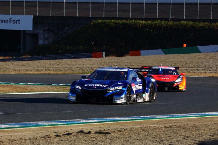 SUPER GTのGT500クラスに参戦する「NSX-GT」によるエキシビションレース「SUPER GT Grand Final of Honda」では、同車ワンメイクによる白熱のバトルが繰り広げられた。ドライバー交代もあり、そのタイミングもチーム判断と、まさにレースそのもの。ゲストとして、佐藤琢磨選手とピエール・ガスリー選手も参戦し、大いに盛り上がった。