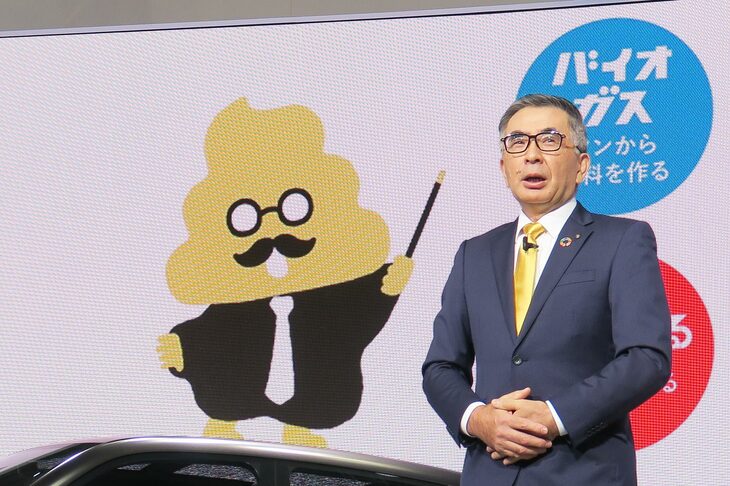 スズキのブースでは子供に人気の「うんこ先生」とコラボ。インドでのバイオガス生成事業を紹介するという。