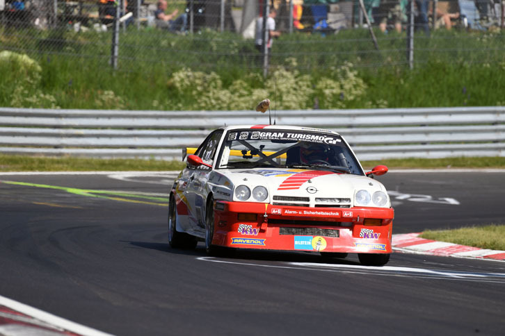 大会の名物「オペル・マンタ」は今年も健在。ギャラリーの注目度も高く、同モデルが通過するたびに温かい拍手や声援が送られていた。残念ながら71周でリタイアしたものの、その雄姿はファンの記憶に残ったことだろう。