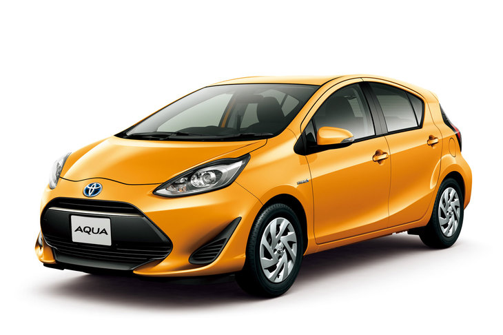 「トヨタ・アクア」に搭載される「トヨタセーフティセンス」は単眼カメラとレーザーレーダーによるシステム。2018年4月の改良によって歩行者検知機能が搭載されたが、夜間での検知はできない。