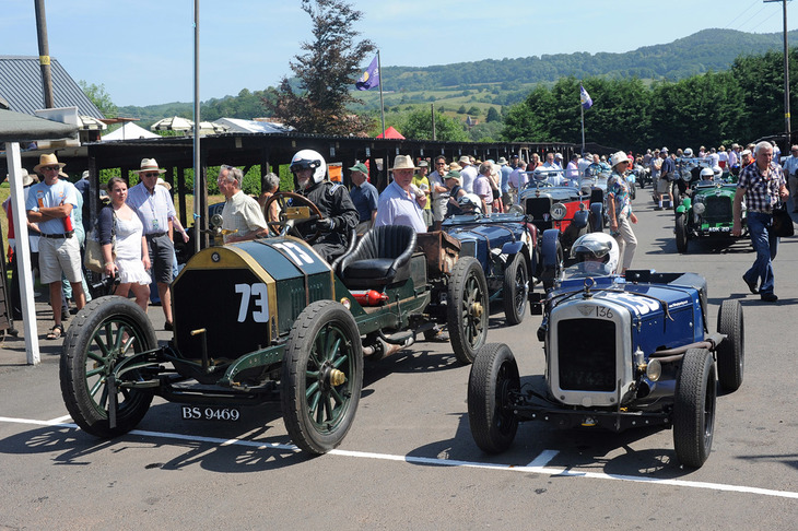 クラシックカーをまとめてそれっぽく「ヴィンテージカー」と呼ぶのは、間違い？　そもそもヴィンテージカーの語源とは？