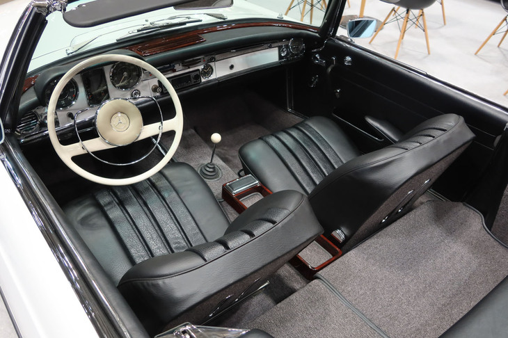 メルセデス・ベンツ230SL（1966年）／Vintage Car VISCO