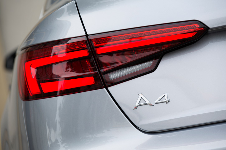 アウディA4 2.0 TFSIウルトラ