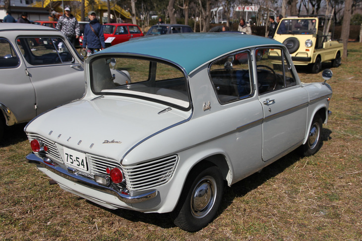 特徴的なリアスタイルといえば、ルーフ後端がクリフカットされた「マツダ・キャロル360」。1962年に誕生した、OHVヘミヘッドの水冷4ストローク4気筒エンジンを積んだ高級軽乗用車。