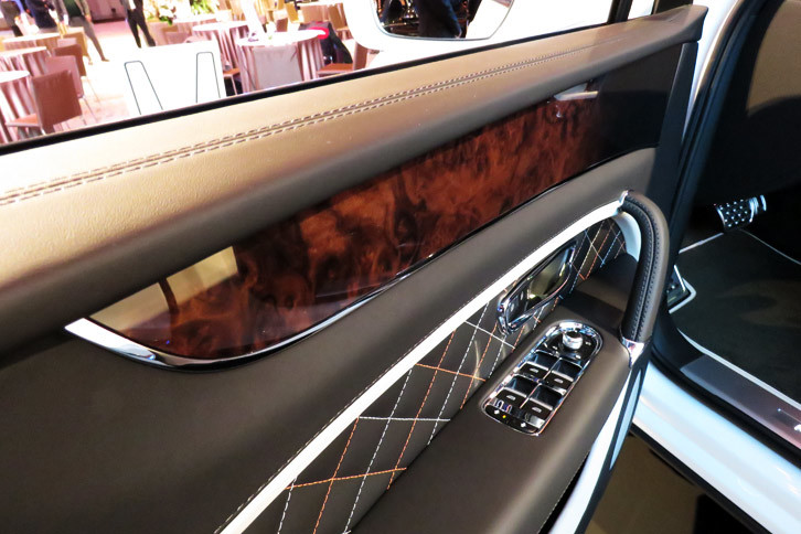 ベントレー・ベンテイガ マリナー（ドアインナーパネル）