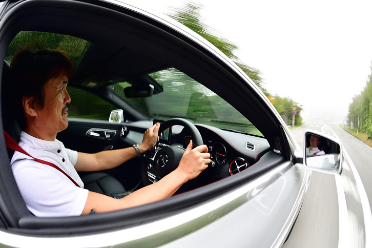 エンジンフィールの良さに感動する筆者。