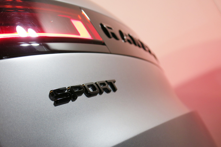 ランドローバー・レンジローバー スポーツ（「SPORT」ロゴ）