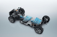 容量50kWhのリチウムイオンバッテリーを搭載。バッテリーには8年間または16万km走行の保証が備わる。