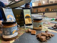 こちらは、カカオの代用品として第2次大戦中から用いられていた、キャロブ（いなご豆）を原料にしたチョコレート。