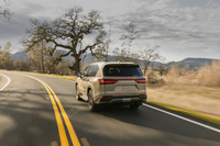 メーカーによる推定値ながら「700h」のカタログ燃費は20MPG（約8.5km/リッター）とされている。「600」の公称値が19MPG（約8.1km/リッター）なので、この方面での過度な期待は禁物だ。