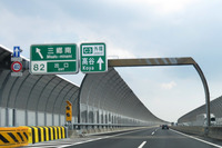 外環道はそれまで東京の大泉JCTから埼玉の三郷南ICまでしか開通していなかったが、2018年6月に千葉の高谷JCTまでが開通。首都高速湾岸線・東関東自動車道と接続した。今後は大泉JCTから先の建設と、中央自動車道、東名高速道路、第三京浜道路、首都高速湾岸線との接続が予定されている。