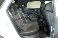 後席スペースは従来モデルよりゆとりを増している。