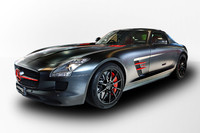 メルセデスSLS AMGに“黒×赤”の特別仕様車