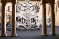 ポルシェの展開した「夢のアート」展。今回は伝統的な千鳥格子シート地からインスピレーションを受けた「夢のパターン」を展示した。