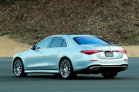 「S500 4MATIC」のリアビュー。