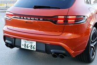 マイナーチェンジでディフューザーが大きくなったリアエンド。ブラックの「スポーツテールパイプ」は12万9000円のオプション。