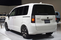 リアは“田”の字テールランプが新しさをアピールしているものの、全体的には非常にオーソドックス。同門の「ステップワゴン」ぐらい、シンプルに徹してもよかったのでは？