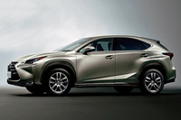 2014年に登場した初代「レクサスNX」。　
	渕野「自分はこのクルマを見て、『ドア断面でいろいろ遊んでいいんだ！』って気づきました。『クルマの軸を表現するには、強いドア断面が必要』っていう固定観念が、なくなりましたね」