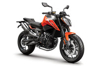 「KTM790デューク」。ボディーカラーはオレンジ。