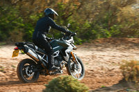 不等間隔爆発がもたらすトラクションの高さと、トラクションのかかり具合の“分かりやすさ”が、オフロードにおける「タイガー900」の扱いやすさにつながっている。