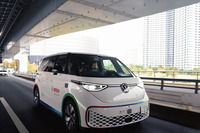 走行試験に用いられるボッシュの試験車両。「レベル2」相当のシステムとは、加減速と操舵の両方の車両制御を、限定された領域（例えば自動車専用道路など）で行う運転支援機能のこと。昨今の「ハンズフリー運転支援機能」などもここに含まれ、この区分内でのシステムの高度化が進んでいる。