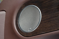 オプションで用意されるゼンハイザープレミアムオーディオのスピーカー。Bluetoothを介して携帯音源の音楽再生が可能で、高いダイナミックレンジとラウドネスレベルが魅力とされている。