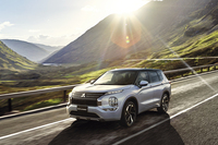 三菱が新型「アウトランダー」のPHEVを発売　新規設定された7人乗りが人気の画像