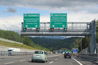 アウトストラーダA1号線「太陽の道」のフィレンツェ‐ボローニャ間にて。