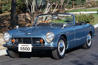 4気筒DOHCエンジンを搭載したスポーツカー「S500」。排気量の拡大に伴い、「S600」「S800」と名称が改められた。