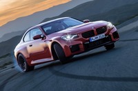 新型「BMW M2」に胸アツ！ なぜ運転好きは「FRのMT車」に引かれるのか？