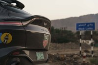 新型「ヴァンテージ」からインスピレーションを得てデザインされた、ダックテール型リアウイング。ハッチゲート内に確保される荷室の容量は632リッター。