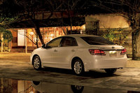 「プレミオF“EXパッケージ”」のリアビュー。