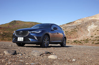 「CX-3」のグレード体系は、装備別に大きく分けて3種類。それぞれにAT車とMT車が同価格でラインナップされている。