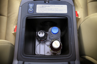 充実した装備も「ランドクルーザープラド」の特徴。「TZ-G」にはオプションで飲料などを保冷できるクーラーボックスが用意される。