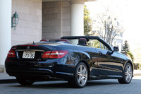 【スペック】E350ブルーエフィシェンシーカブリオレ：全長×全幅×全高＝4705×1785×1395mm／ホイールベース＝2760mm／車重＝1810kg／駆動方式＝FR／3.5リッターV6DOHC24バルブ（306ps/6500rpm、37.7kgm/3500-5250rpm）／価格＝913万円（テスト車＝1001万円／AMGスポーツパッケージ＝63万円／コンフォートパッケージ＝15万円／harman/kardonロジック7サラウンドサウンドシステム＝10万円）