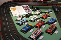 眺めても走らせても楽しい大人のホビーとして、このところ静かなブームを呼んでいる、細部まで作り込まれた1/32スロットレーシングカー（完成品）。多くのブースで展示されていたが、これらはハセガワが扱っているスペインのメーカー「ヴァンキッシュ」のカンナムカー・シリーズ。ディテールはもちろんのこと、駆動輪（リア）にデフを組み込んでいるため走行性能にも定評がある。価格は8000円前後。